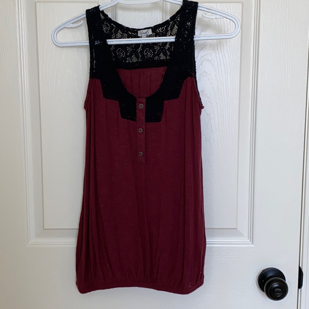 Kismet | Woman’s Sleeveless Top with Elastic Bottom - Size XS